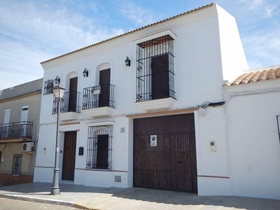 Venta Casa adosada en HERMANOS MACHADO. 21890 Manzanilla (Huelva) Manzanilla. Buen estado 385 m²