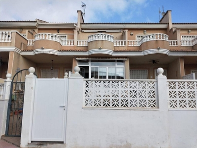 Venta Casa adosada en Calle Orense Rojales. Con terraza 80 m²