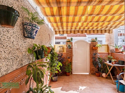 Venta Casa adosada Roquetas de Mar. Plaza de aparcamiento con terraza calefacción central 130 m²