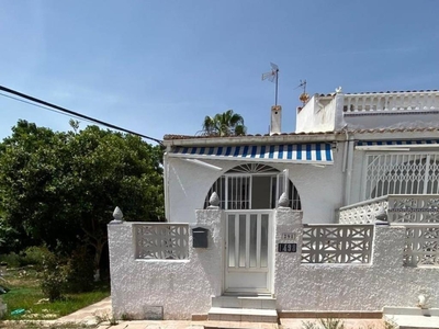 Venta Casa adosada en Deva Torrevieja. Con terraza 61 m²