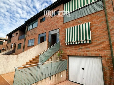 Venta Casa pareada Cáceres. Plaza de aparcamiento calefacción individual 200 m²