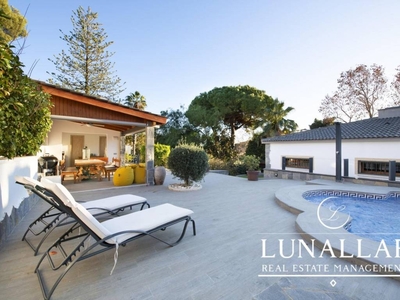 Venta Casa unifamiliar Castelldefels. Buen estado con terraza 275 m²