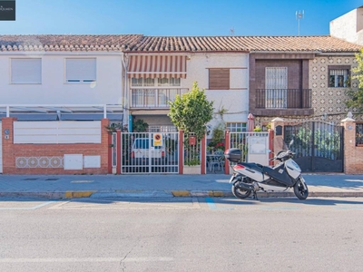 Venta Casa unifamiliar en Andres Segovia Granada. Con balcón 97 m²