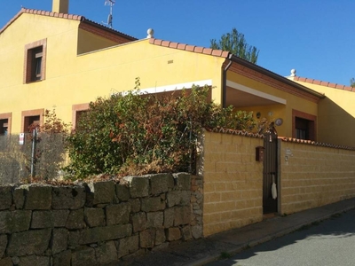 Venta Casa unifamiliar en Avenida del Arenal 7-2 Ávila. Buen estado con terraza 258 m²