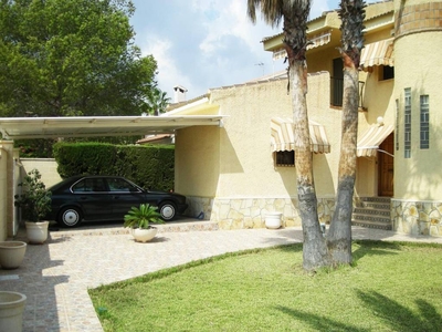 Venta Casa unifamiliar en Benito Perez Galdos-cmor 15 Orihuela. Con terraza 201 m²