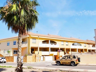 Venta Casa unifamiliar en Calle Candas s/n Roquetas de Mar. Buen estado plaza de aparcamiento con balcón 225 m²