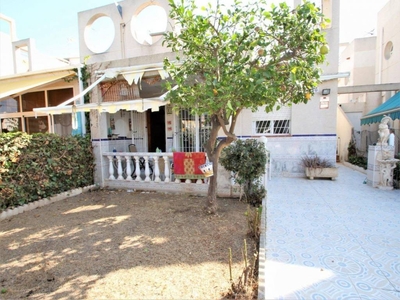 Venta Casa unifamiliar en Calle Curro Romero Torrevieja. Con terraza 65 m²