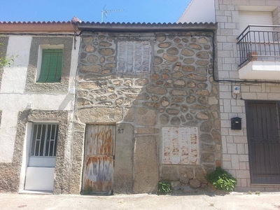 Venta Casa unifamiliar en Calle José Antonio Santa Cruz de Pinares. A reformar 162 m²