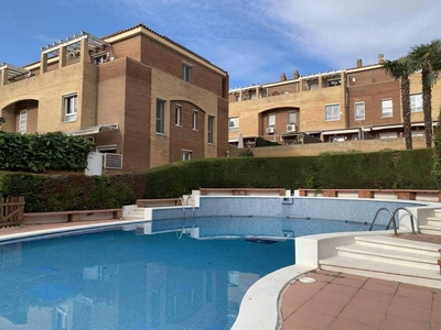 Venta Casa unifamiliar en Calle montanya Sant Just Desvern. Buen estado con terraza 231 m²