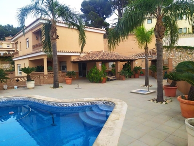 Venta Casa unifamiliar en Calle Peña Baja 89 Almuñécar. Plaza de aparcamiento con terraza 300 m²