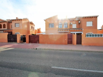 Venta Casa unifamiliar en Carrer Lanzarote Torrevieja. Con terraza 70 m²