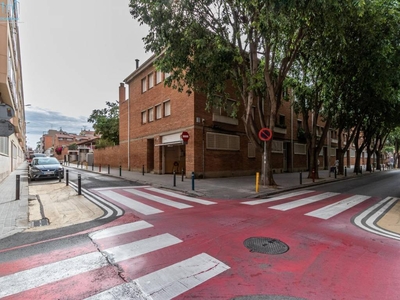 Venta Casa unifamiliar en Escola Pia De L' Sabadell. Con terraza 312 m²