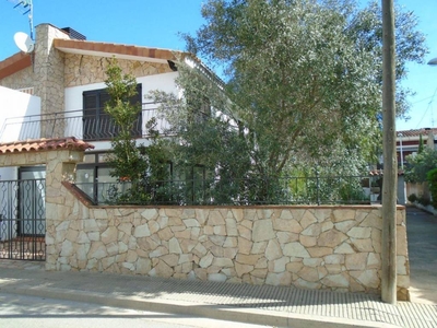 Venta Casa unifamiliar en Montgo Torroella de Montgrí. Buen estado con terraza 120 m²