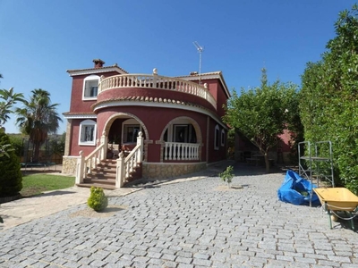 Venta Casa unifamiliar Monforte del Cid. Buen estado con terraza 303 m²