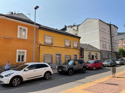 Venta Casa unifamiliar Ponferrada. 216 m²