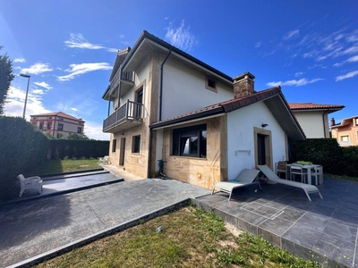 Venta Casa unifamiliar Santa Cruz de Bezana. Con terraza 231 m²