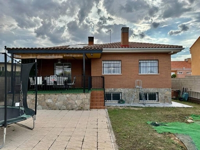 Venta Casa unifamiliar Torrejón del Rey. Buen estado 181 m²