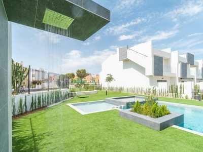 Venta Casa unifamiliar Torrevieja. Con terraza 82 m²