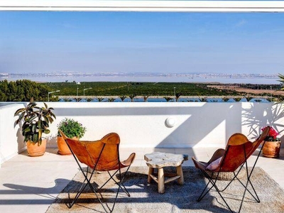 Venta Casa unifamiliar Torrevieja. Con terraza 84 m²