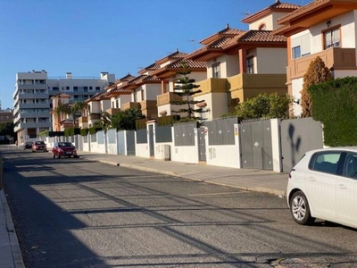 Venta Chalet en Calle San juan 8 Huelva. Buen estado plaza de aparcamiento con balcón calefacción central 320 m²