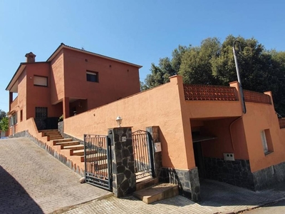 Venta Chalet en Carrer Montnegre Sant Pere de Vilamajor. Con terraza 308 m²