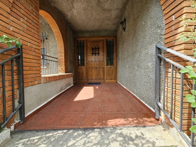 Venta Chalet Lozoyuela-Navas-Sieteiglesias. Buen estado plaza de aparcamiento calefacción individual 229 m²