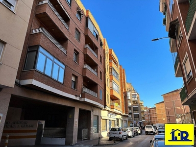 Venta de piso en Centro - Cuenca de 3 habitaciones con garaje y balcón