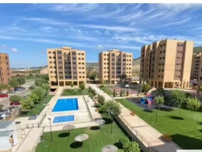 Venta de piso en San Fernando - Carretera de Valencia de 3 habitaciones con piscina y garaje