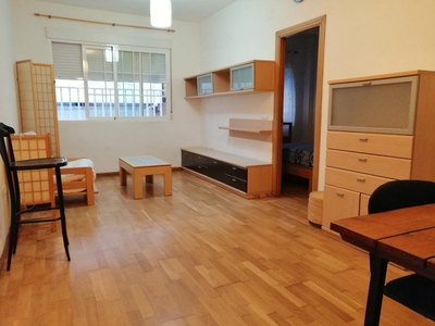 BONITO APARTAMENTO CON GARAJE EN LA RABITA. A UNOS METROS DE LA PLAYA.