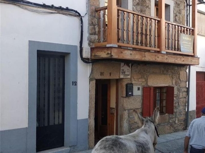 Casa adosada de alquiler en Calle Mayor, 10, Bohoyo