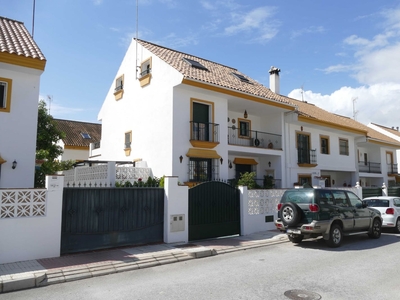 Casa en venta en San Pedro de Alcantara, Marbella, Málaga