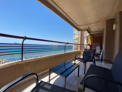 PRIMERA LINEA EN PLAYA LEVANTE Apartamento completamente reformado de 2 dormitorios.