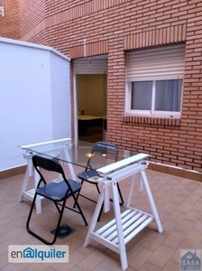 Alquiler de Apartamento 2 dormitorios, 2 baños, 1 garajes, Buen estado, en Mérida, Badajoz
