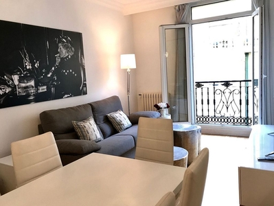 Alquiler de piso en paseo Salamanca de 2 habitaciones con muebles y balcón