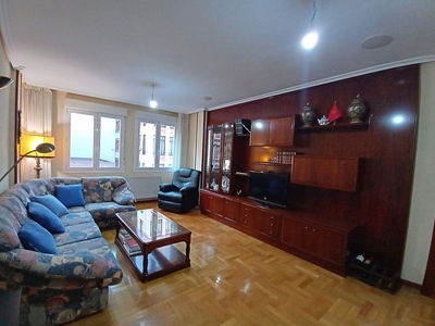 Alquiler de piso en Residencia de 3 habitaciones con terraza y muebles