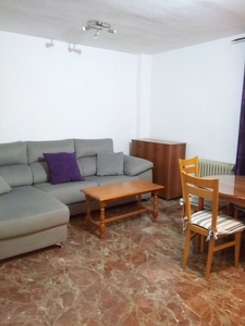 Alquiler de piso en Valdeastillas - Fuentezuelas de 1 habitación con terraza y piscina