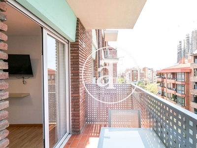 Alquiler piso de alquiler temporal de 3 habitaciones dobles a pasos de la sagrada familia en Barcelona