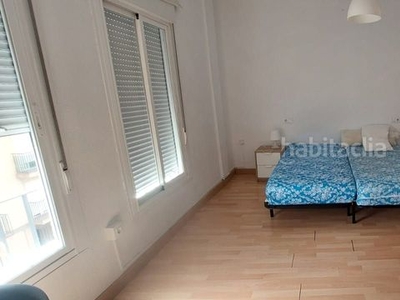 Alquiler piso sensacional piso para estudiantes en avenida barcelona por 1.100€ en Málaga