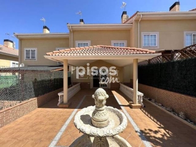 Casa adosada en venta en Los Villares-Grupo Pinar