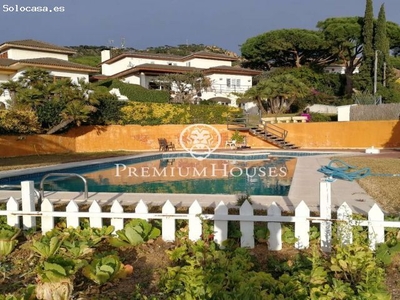Casa en venta con piscina y vistas al mar en Cabrils