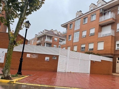 Dúplex en venta en Tarancón de 2 habitaciones con piscina y garaje