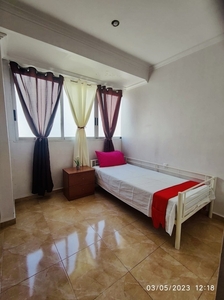 Habitacion grande con cama individual - CHICA SOLA 300€
