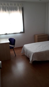 Habitación cerca Hospital del Bierzo y IES Fuentes nuevas