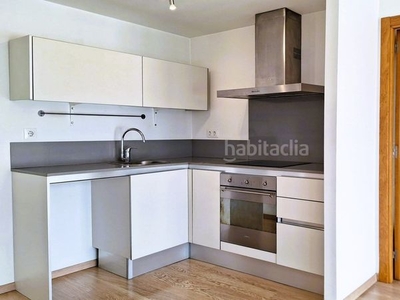 Piso con 2 habitaciones con ascensor y calefacción en Girona