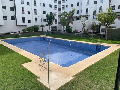 Piso en alquiler en Ctra Sanlúcar-Zona Cuatro Pinos de 3 habitaciones con terraza y piscina