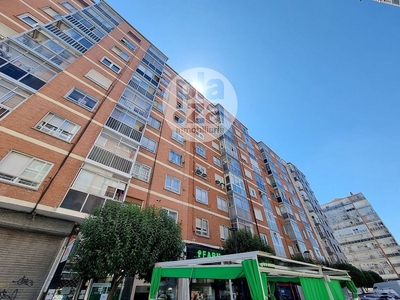 Piso en alquiler en Plantío - Capiscol de 3 habitaciones con terraza y muebles