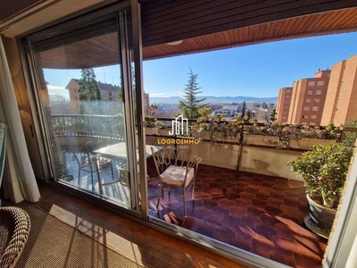 Piso en venta en Cascajos - Piqueras de 4 habitaciones con terraza y piscina