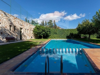 Piso en venta en Centro - Casco Antiguo de 4 habitaciones con piscina y garaje