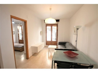 San Antón (zona). Bonito piso amueblado con 2 dormitorios, salón-cocina y baño.