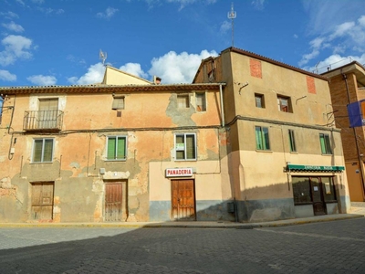 Venta Casa adosada en Calle Mayor San Esteban de Gormaz. A reformar plaza de aparcamiento 431 m²